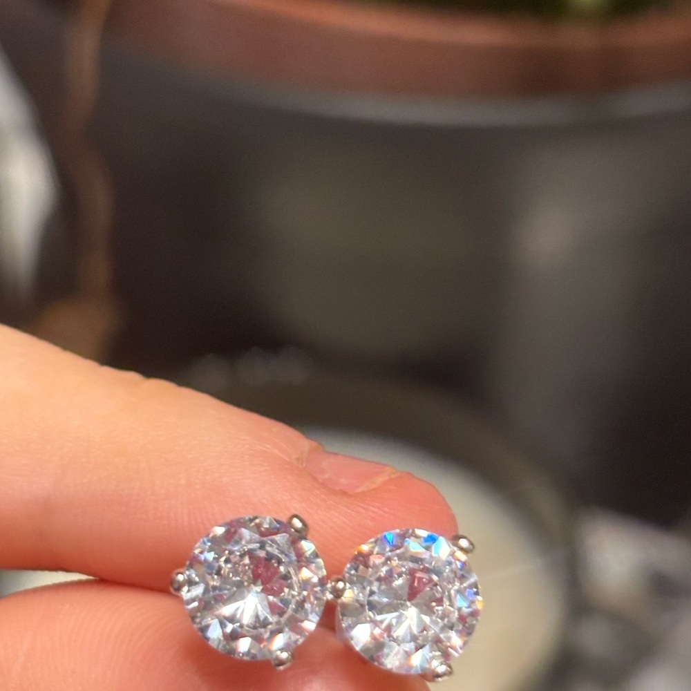 Faux diamond earrings round